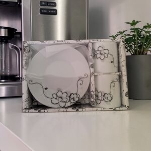 8 Pc Floral White Ceramic Plate & Mugs Set
